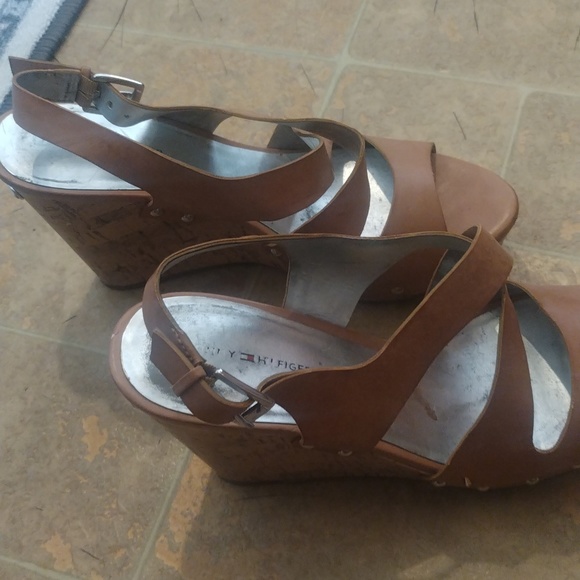 Tommy Hilfiger brown leather cork platform wedges - Picture 2 of 7